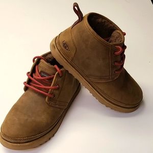 Boys Size 7 UGG Boots